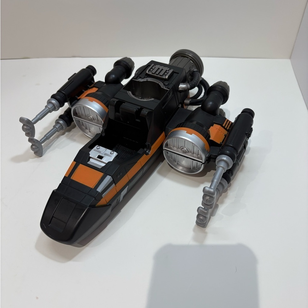 Star Wars Black and Orange Starfighter - Picture 8 of 9